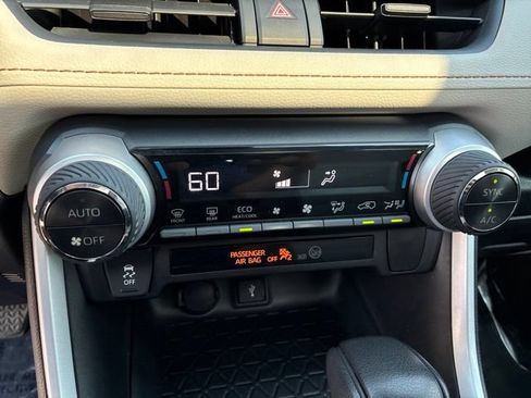 Used 2021 Toyota RAV4 XLE w/ Convenience Package AWD/4WD image 12