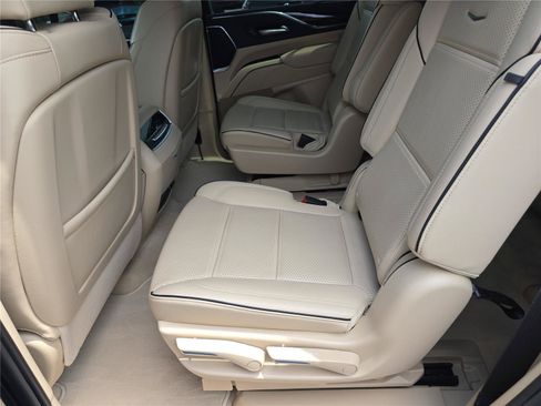 Used 2023 Cadillac Escalade Premium Luxury w/ Performance Package AWD/4WD image 16