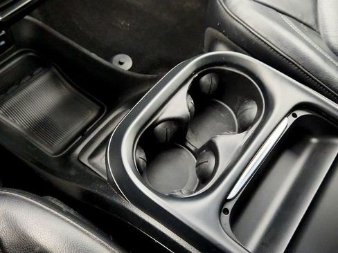 Used 2020 Chrysler Pacifica Touring-L w/ S Appearance Package image 16