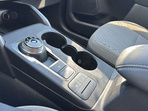 Used 2020 Ford Escape SE image 11