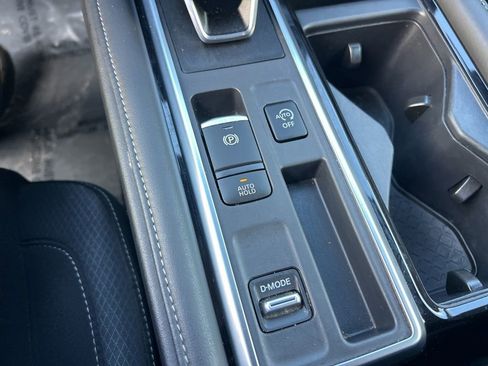 Used 2025 Nissan Pathfinder SV image 43