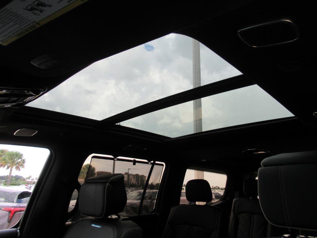 Used 2023 Jeep Grand Wagoneer Series III AWD/4WD image 37