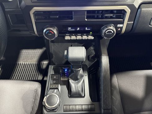 Certified 2025 Toyota Tacoma SR image 21