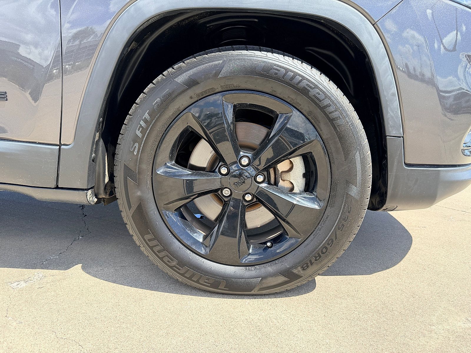 Used 2020 Jeep Cherokee Latitude Plus AWD/4WD image 10