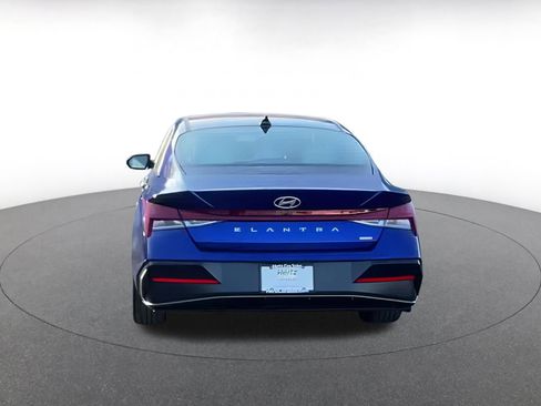 Used 2025 Hyundai Elantra Limited image 12