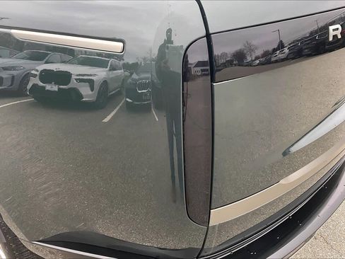 Used 2025 Land Rover Range Rover SE image 26