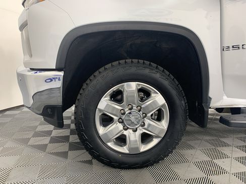Used 2020 Chevrolet Silverado 2500 LTZ w/ LTZ Premium Package AWD/4WD image 9