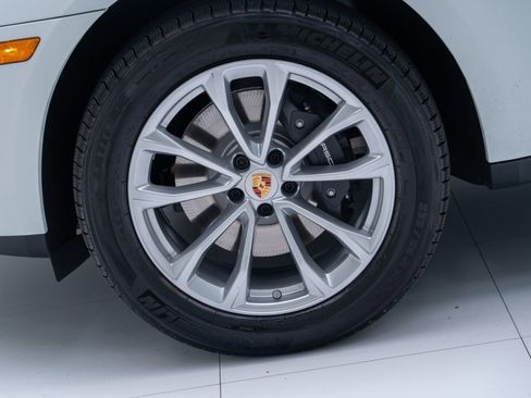 Certified 2026 Porsche Macan AWD/4WD image 12