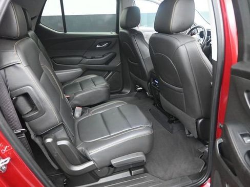 Used 2021 Chevrolet Traverse LT FWD image 25