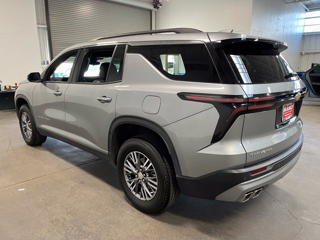 Used 2025 Chevrolet Traverse LT FWD image 5