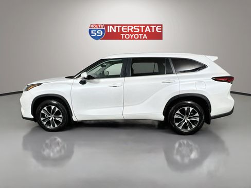 Certified 2026 Toyota Highlander XLE AWD/4WD image 4