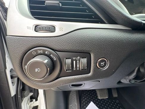 Used 2018 Jeep Cherokee Latitude Plus w/ Comfort/Convenience Group AWD/4WD image 16
