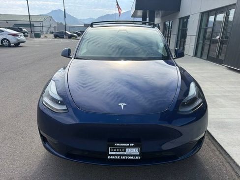 Used 2022 Tesla Model Y Long Range AWD/4WD image 2