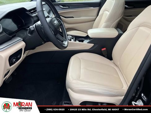 Used 2024 Jeep Grand Cherokee Limited AWD/4WD image 17