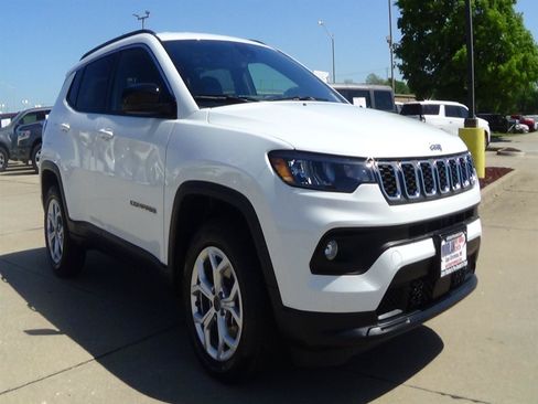 Certified 2025 Jeep Compass Latitude AWD/4WD image 4