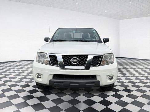 Used 2015 Nissan Frontier SV w/ SV Value Truck Package AWD/4WD image 2