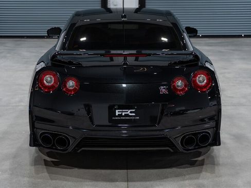 Used 2021 Nissan GT-R Premium AWD/4WD image 5