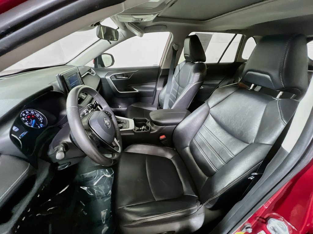 Certified 2021 Toyota RAV4 XLE Premium AWD/4WD image 18