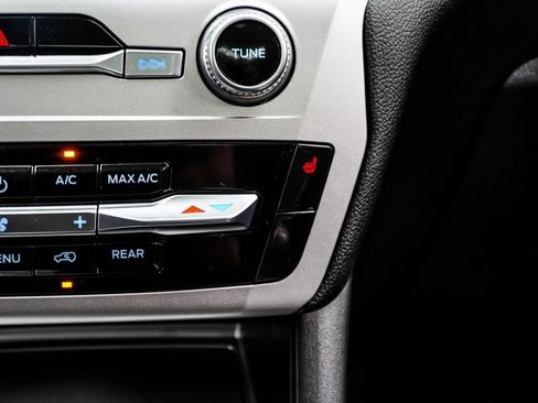 Used 2022 Ford Explorer XLT w/ Equipment Group 202A image 23