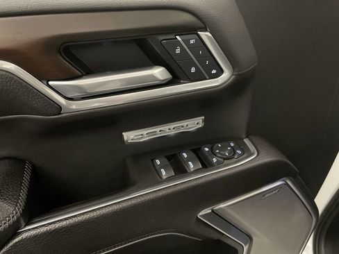 Used 2025 GMC Sierra 1500 Denali AWD/4WD image 18