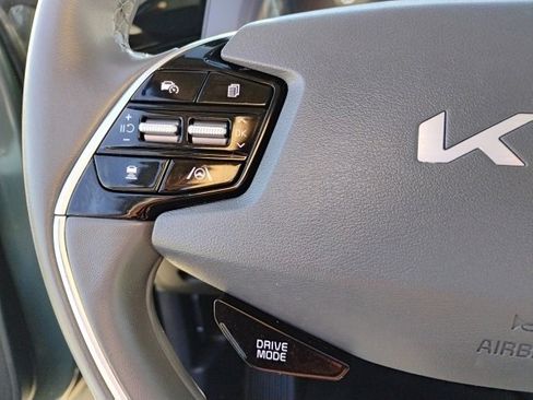 Used 2024 Kia Niro EX image 19
