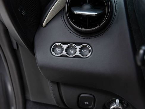 Used 2026 McLaren 750S Spider RWD image 28