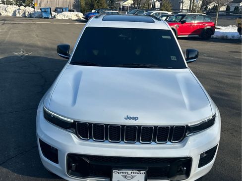 Used 2022 Jeep Grand Cherokee L Overland w/ Luxury Tech Group IV image 2