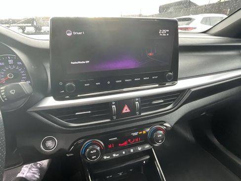 Used 2022 Kia Forte GT-Line w/ GT-Line Premium Package image 17