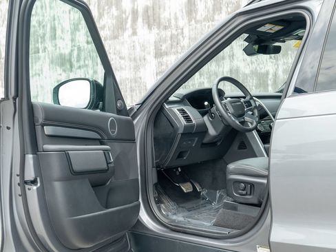 Certified 2025 Land Rover Discovery Dynamic SE AWD/4WD image 11