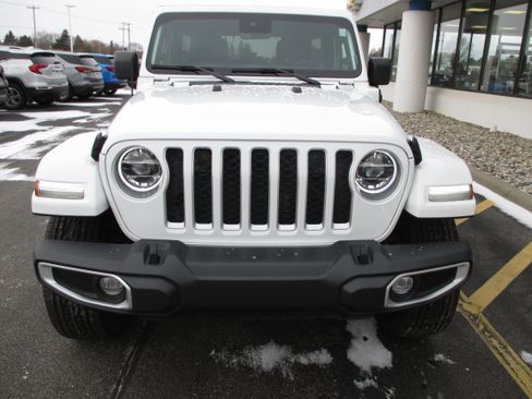 Used 2021 Jeep Wrangler Unlimited Sahara w/ Cold Weather Group image 8