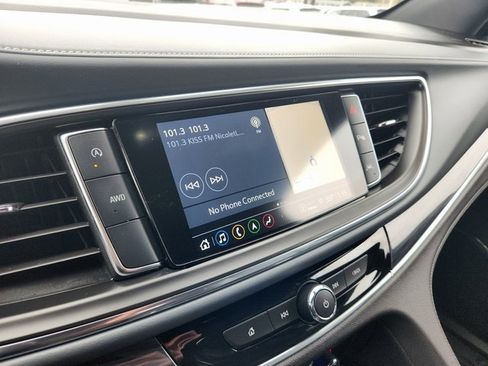 Used 2024 Buick Enclave Premium image 16