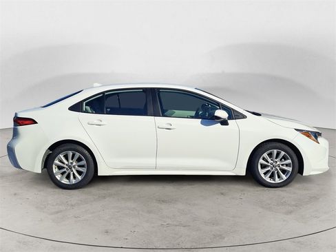 Used 2023 Toyota Corolla LE w/ LE Convenience Package image 2