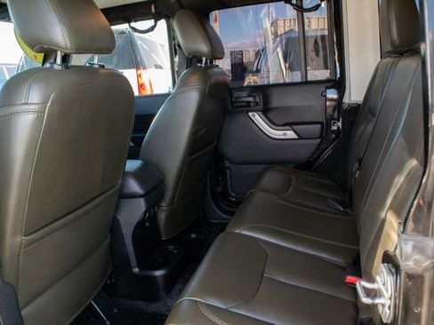 Used 2017 Jeep Wrangler Unlimited Sahara w/ Connectivity Group image 15