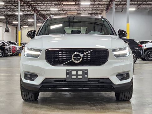 Used 2021 Volvo XC40 T4 R-Design w/ Advanced Package image 2