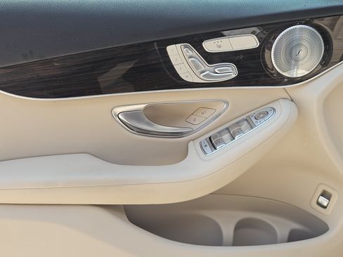 Used 2020 Mercedes-Benz GLC 300 image 19