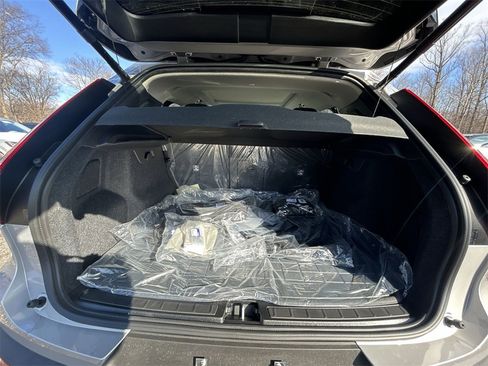New 2025 Volvo XC40 B5 Core w/ Protection Package Premier image 17
