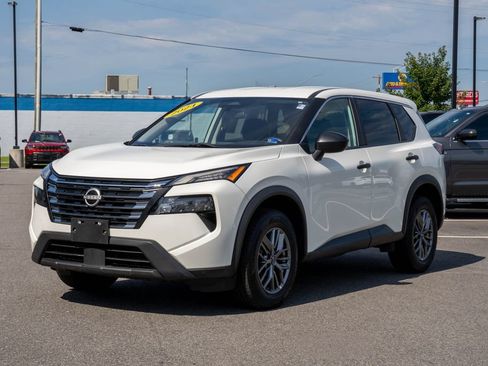 Used 2024 Nissan Rogue S AWD/4WD image 3
