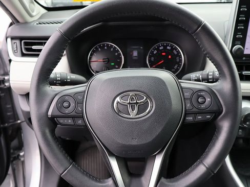 Used 2022 Toyota RAV4 XLE Premium image 28