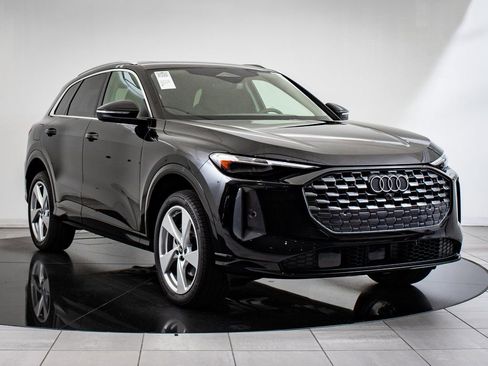 Used 2025 Audi Q5 Premium Plus w/ Premium Plus AWD/4WD image 12