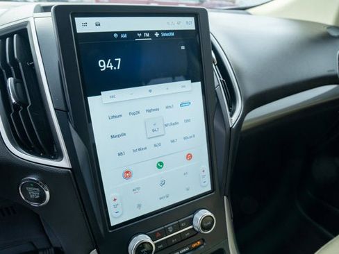 Used 2022 Ford Edge SE image 18