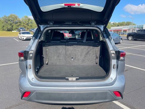 Used 2023 Toyota Highlander XLE image 16
