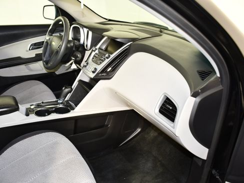 Used 2017 Chevrolet Equinox LS FWD image 38