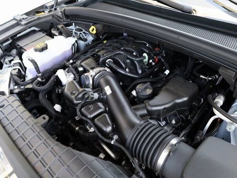 New 2025 Jeep Grand Cherokee Laredo image 8