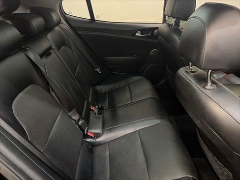 Used 2018 Kia Stinger Premium image 32