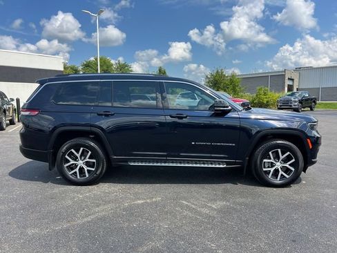 Used 2023 Jeep Grand Cherokee L Limited w/ Luxury Tech Group II AWD/4WD image 9