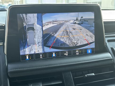 Used 2021 Chevrolet Tahoe Z71 w/ Z71 Signature Package image 19