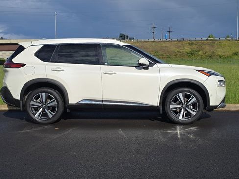 Used 2023 Nissan Rogue Platinum AWD/4WD image 2