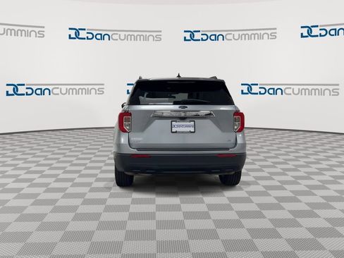 Used 2023 Ford Explorer XLT AWD/4WD image 7