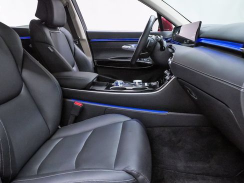 Certified 2026 Genesis GV70 2.5T AWD/4WD image 13