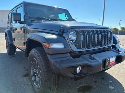 Used 2024 Jeep Wrangler Unlimited Sport AWD/4WD image 8